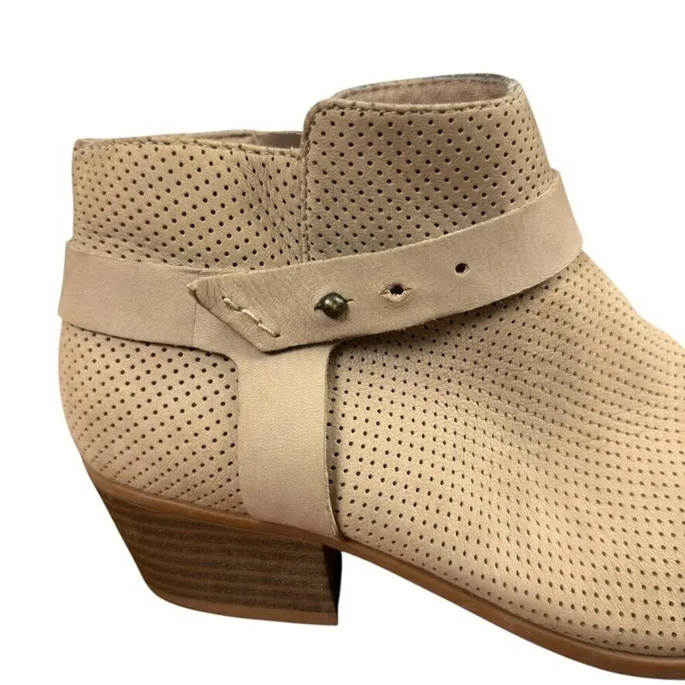 Clarks Boylan Dawn Perforated Nubuck Leather Ankle Boots Booties Shoes sz 7.5